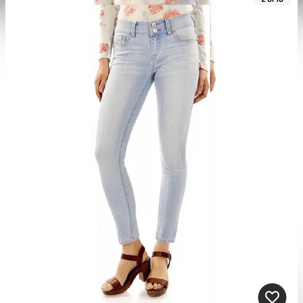 Wallflower Luscious Curvy Skinny Mid Rise Light Wash Jeans Sizes 11, 13,15, 17